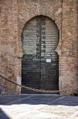 Puerta con arco de herradura, catedral de Sevilla, Andalucía