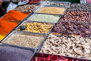 Deurstickers Traditional spices market in India. © Curioso.Photography