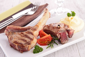 cooked lamb chop .