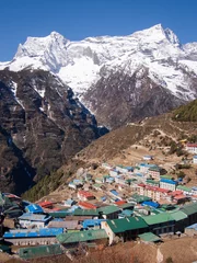 Keuken spatwand met foto De Sherpa-nederzetting van Namche Bazaar in de Himalaya van Nepal © R.M. Nunes
