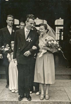 wedding day - the bride and groom - circa 1955