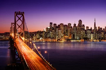  San Francisco skyline en Bay Bridge bij zonsondergang, Californië © dell