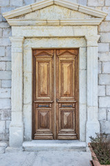 Fototapeta na wymiar stare drewniane drzwi