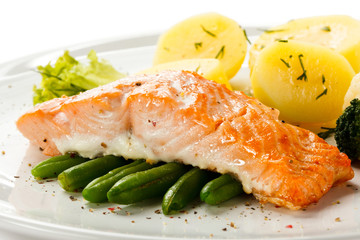 Grilled salmon and vegetables