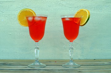 Bicchieri con aperitivo