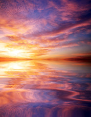 Obraz premium Sunset over ocean. Beautiful sunset sky.