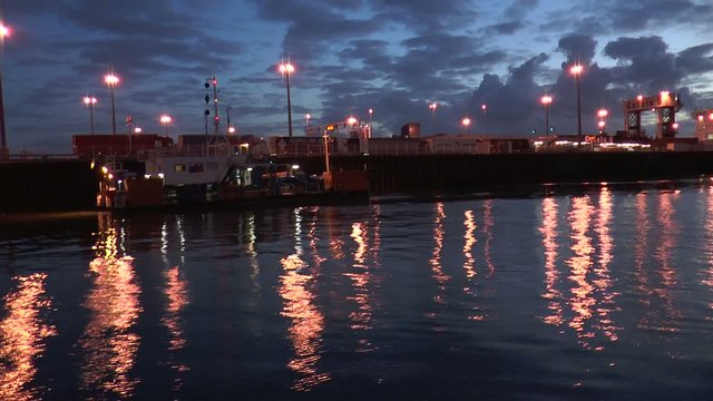 dock de calais la nuit