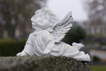 kleiner Engel mit Flügel