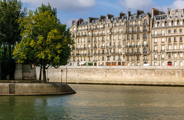 Naklejka premium View of River Seine quayside and tip of Île Saint Louis, Paris