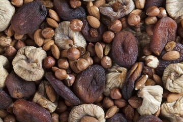 mixed nuts,figs and raisins