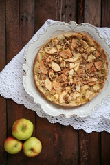 Apfelkuchen mit Nüssen