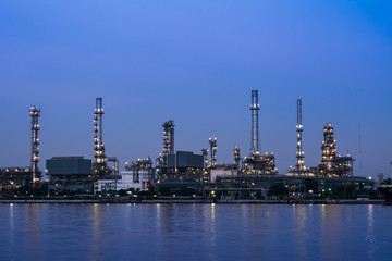 Obraz na płótnie Canvas Oil and gas refinery plant