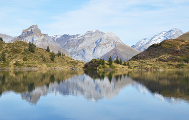 Fototapeta na wymiar Beautiful Alpine lake. Switzerland