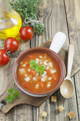 Tomato soup with white beans