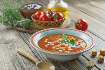 Tomato soup with white beans