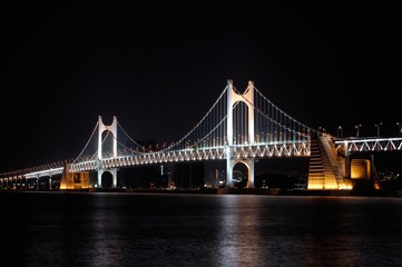 Fototapeta na wymiar Gwang Wielki Most w Busan, Korea Południowa