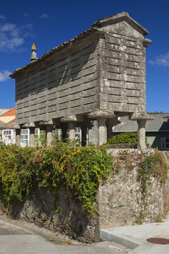 Spain, Galicia, Corcubion, horreo - traditional barn