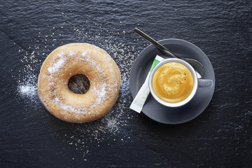 Café expresso avec Donut Nature