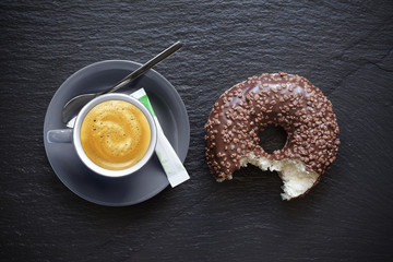 Café expresso avec Donut Chocolat