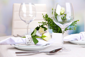 Table arrangement in restaurant