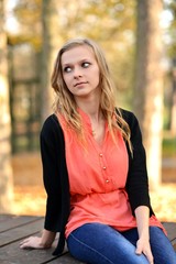Obraz premium woman in autumn park