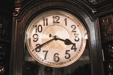 Fototapeta na wymiar Vintage wooden clock