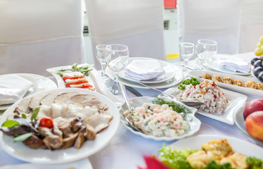 Fototapeta na wymiar wedding banquet in a restaurant, served table