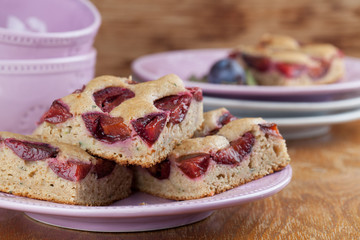 Spelt zucchini cake with plums