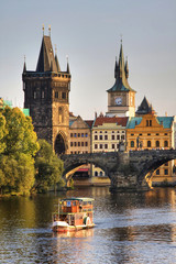 Charles Bridge en architectuur van de oude stad in Praag, Czech