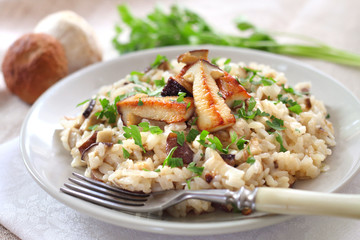 Risotto with white mushrooms