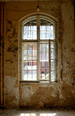 Fototapeta na wymiar Ruin okno