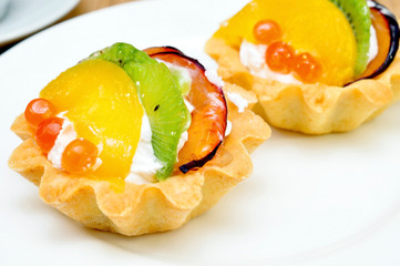 cake basket with fruits