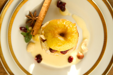 Bratapfel mit Vanillesauce