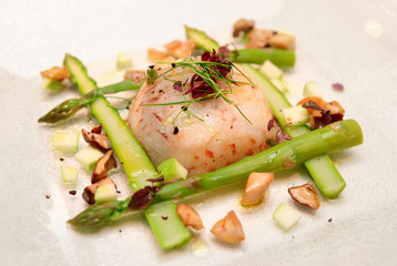 Shrimp carpaccio with asparagus