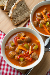 Gulaschtopf mit Sojaschnetzeln und Gemüse