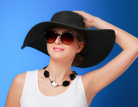 Portrait of beautiful model in hat with glasses