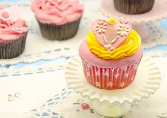 Cupcakes decorados con crema de mantequilla