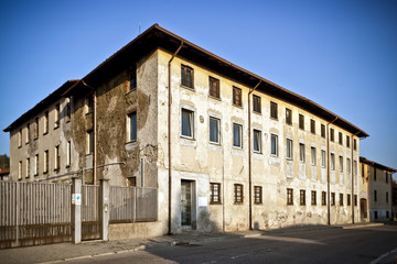 Fototapeta premium Vecchio stabilimento industriale abbandonato