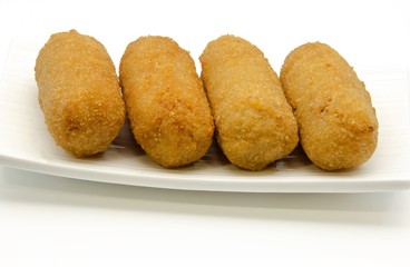 Deliciosas croquetas de bechamel y carne