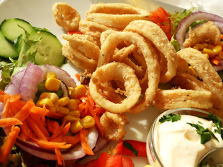 panierte Tintenfischringe, Kalamar © bofotolux