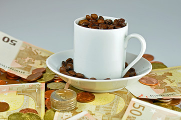 Kaffeebohnen in der Tasse