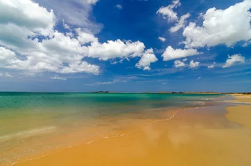 Zelfklevend Fotobehang Tropical Beach and Blue Sky © jkraft5