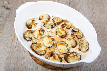 Grilled slices of mushrooms with mozarella cheese
