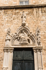 Fototapeta na wymiar Brama kościoła w starego Dubrownika