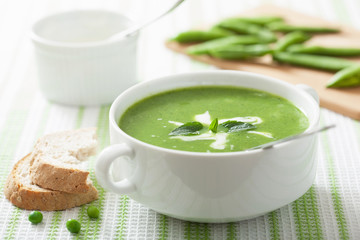 pea soup with mint