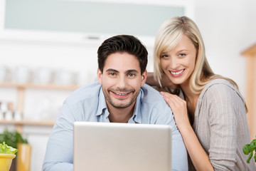 paar bestellt im internet