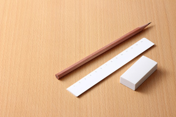 鉛筆と消しゴムと定規