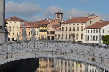 Fototapeta na wymiar Zobacz rogu placu Prato della Valle, Padwa