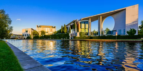 Schilderijen op glas Bondskanselarij in Berlijn, Duitsland © draghicich