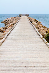 Obraz premium Long Wooden Dock with Observatory and View of the Ocean